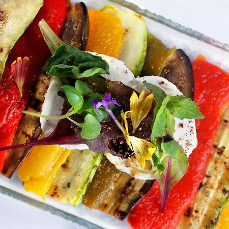 Sun City Hotel - The Gabriel Kairo Exterior foto A grilled vegetable salad