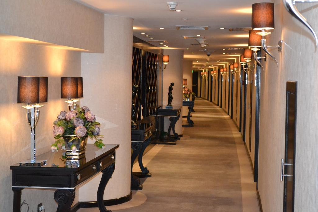 Sun City Hotel - The Gabriel Kairo Zimmer foto A corridor at the hotel