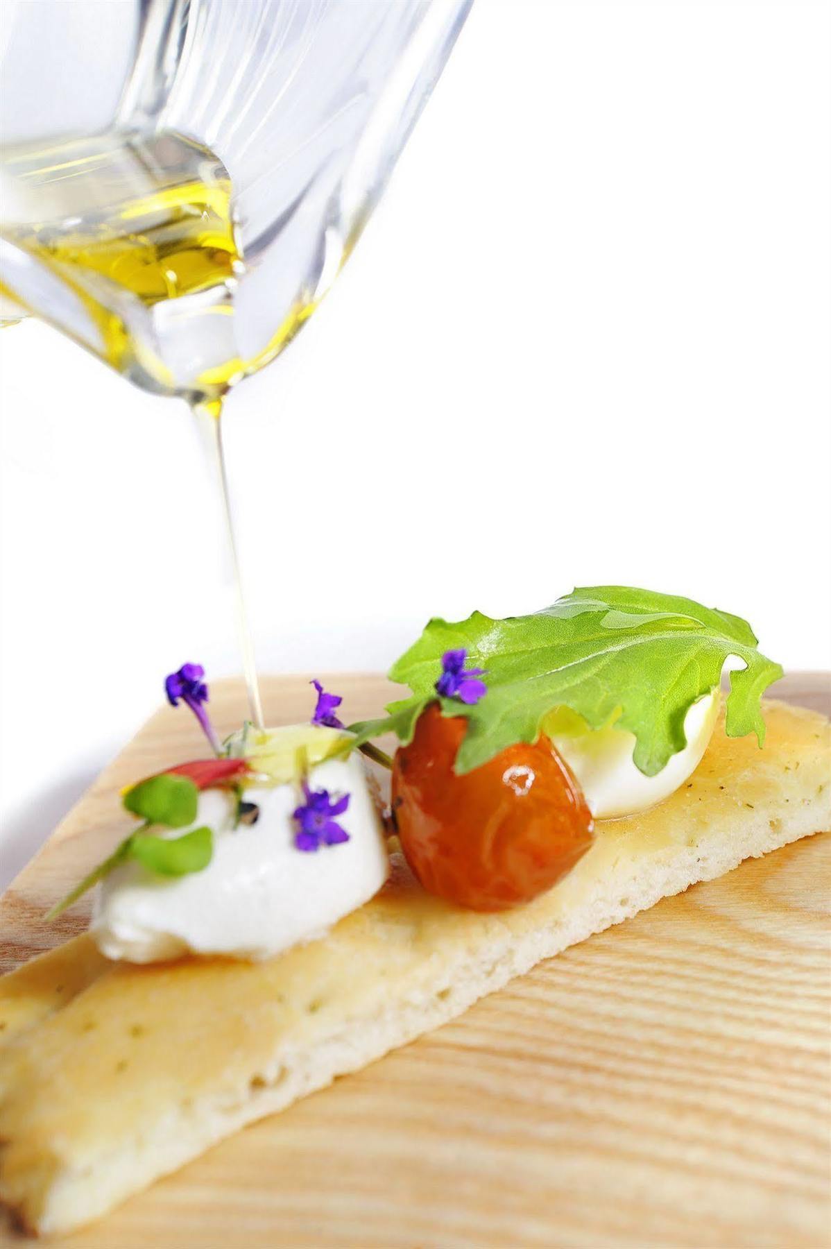 Sun City Hotel - The Gabriel Kairo Exterior foto Mozzarella with tomato and basil